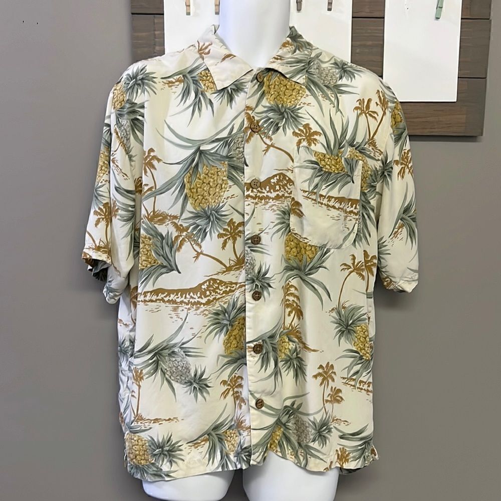 Tommy Bahama Pineapple Palm Short Sleeve Button Down Collared Rayon Shirt-Medium